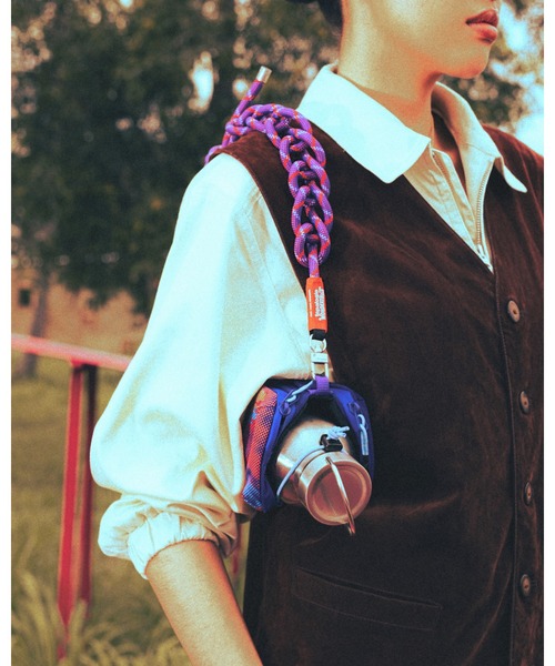 Topologie(トポロジー)の「Topologie x Wonderfruit Bottle Sacoche Medium(ショルダーバッグ・レディース・ブラック系/グリーン系2/ピンク系・ONE SIZE)」の10枚目の写真