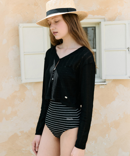 ROLAROLA(ロラロラ)の「V NECK BUTTON CARDIGAN BLACK(カーディガン/ボレロ・レディース・ブラック・S/M)」の2枚目の写真