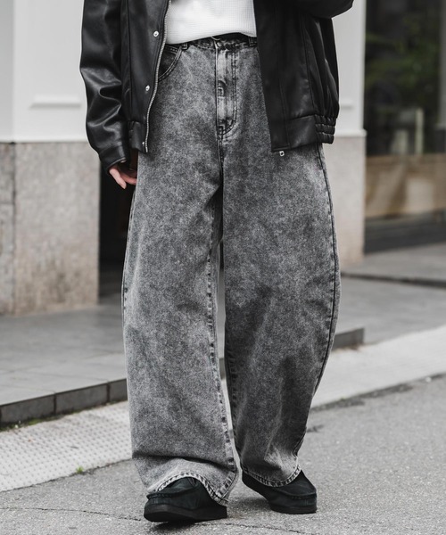 Rocky Monroe(ロッキーモンロー)の「ヴィンテージライク ルーズシルエットバギーカーブデニムパンツ(デニムパンツ・メンズ・ブラック/ワンウォッシュ/ライトブラック/ケミカルウォッシュ/インディゴブルー・M/L/XL)」の1枚目の写真