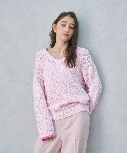 UNITED ARROWS（ユナイテッドアローズ）の「カラーミックス Vネックニット（ニット/セーター・レディース・オフホワイト/ダークブラウン/ライトピンク・FREE）」の3枚目の写真