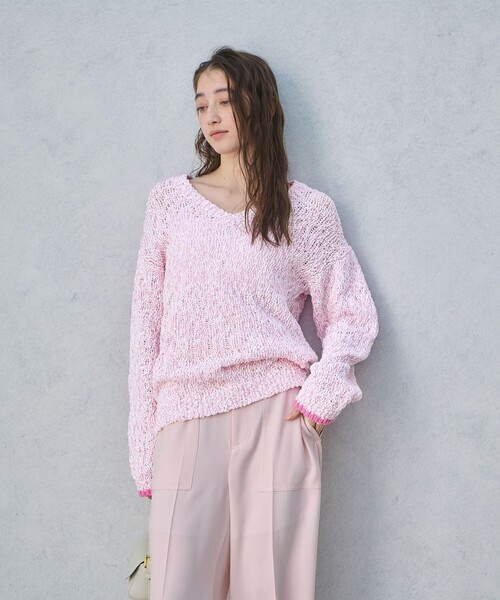 UNITED ARROWS（ユナイテッドアローズ）の「カラーミックス Vネックニット（ニット/セーター・レディース・オフホワイト/ダークブラウン/ライトピンク・FREE）」の7枚目の写真