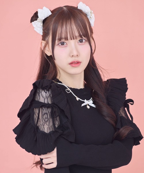 ROJITA(ロジータ)の「ネックレス付肩フリルニット(ニット/セーター・レディース・ブラック/ピンク/ホワイト・FREE)」の5枚目の写真