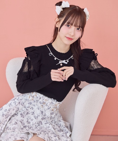 ROJITA(ロジータ)の「ネックレス付肩フリルニット(ニット/セーター・レディース・ブラック/ピンク/ホワイト・FREE)」の7枚目の写真