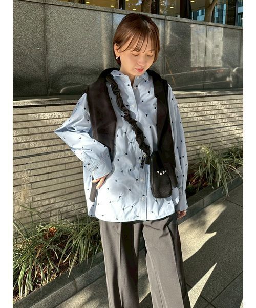 emmi（エミ）の「【HEART】 ハート刺繍ベーシックシャツ（シャツ/ブラウス・レディース・ブルー/ネイビー/ホワイト・F）」の17枚目の写真