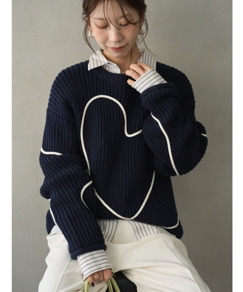 emmi（エミ）の「【HEART】 ハート刺繍ベーシックシャツ（シャツ/ブラウス・レディース・ブルー/ネイビー/ホワイト・F）」の3枚目の写真