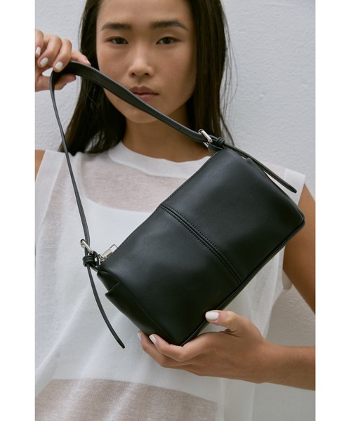 un/neu(アンノイ)の「ソフトコンパクト2WAYスクエアショルダー / ミニペットボトル収納可(ショルダーバッグ・レディース・ホワイト/ブルー/ブラック・FREE)」の1枚目の写真