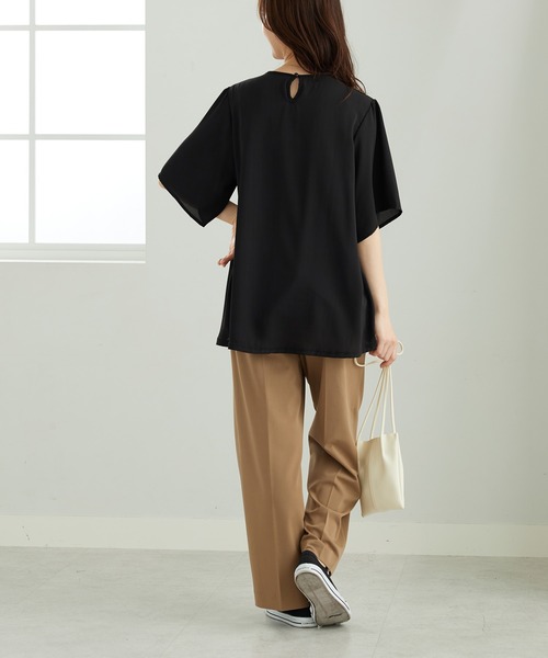 BELLUNA PLUS(ベルーナ)の「シフォン重ねレイヤードチュニック(チュニック・レディース・フューシャピンク/セージグリーン/ブラック/ブルー・LARGE/MEDIUM/X-LARGE)」の6枚目の写真