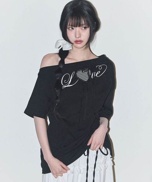 ILLIGO(イリゴ)の「ラブワンショルダーオーバーサイズTシャツブラック(Tシャツ/カットソー・レディース・その他・OS)」の2枚目の写真