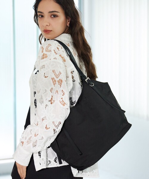 green label relaxing(グリーンレーベルリラクシング)の「【WEB限定】2WAYバックルハンドル トートバッグ / ショルダーバッグ / A4サイズ はっ水(トートバッグ・レディース・ネイビー/ベージュ/ブラック・FREE)」の7枚目の写真
