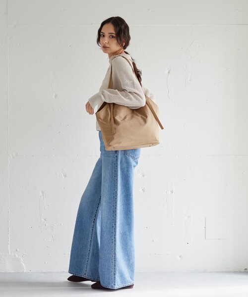 green label relaxing(グリーンレーベルリラクシング)の「【WEB限定】2WAYバックルハンドル トートバッグ / ショルダーバッグ / A4サイズ はっ水(トートバッグ・レディース・ネイビー/ベージュ/ブラック・FREE)」の11枚目の写真