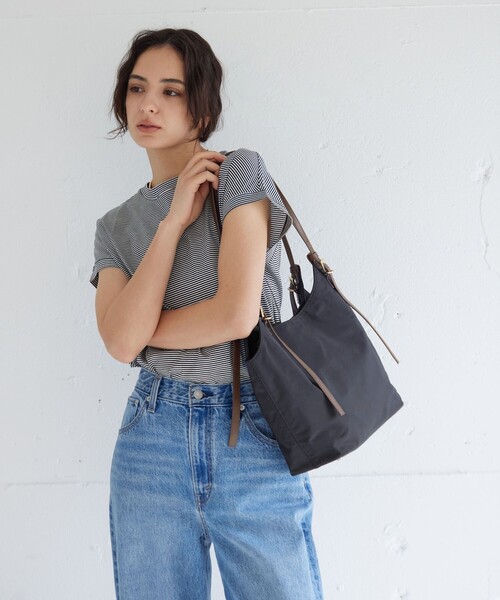 green label relaxing(グリーンレーベルリラクシング)の「【WEB限定】2WAYバックルハンドル トートバッグ / ショルダーバッグ / A4サイズ はっ水(トートバッグ・レディース・ネイビー/ベージュ/ブラック・FREE)」の14枚目の写真