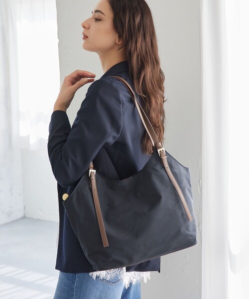 green label relaxing(グリーンレーベルリラクシング)の「【WEB限定】2WAYバックルハンドル トートバッグ / ショルダーバッグ / A4サイズ はっ水(トートバッグ・レディース・ネイビー/ベージュ/ブラック・FREE)」の15枚目の写真