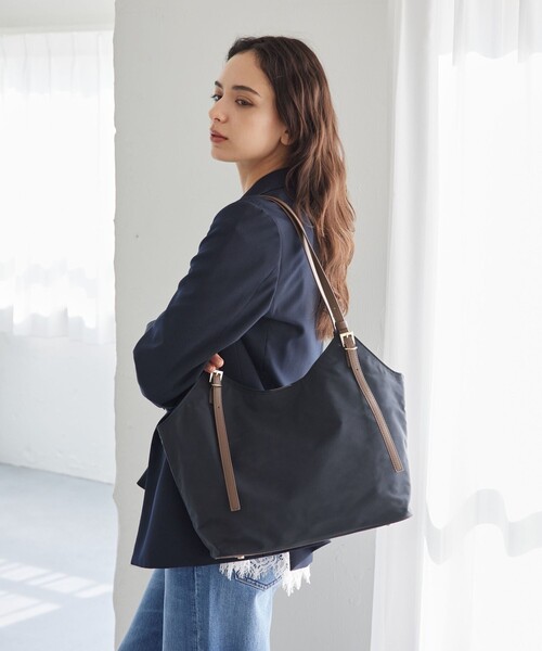 green label relaxing(グリーンレーベルリラクシング)の「【WEB限定】2WAYバックルハンドル トートバッグ / ショルダーバッグ / A4サイズ はっ水(トートバッグ・レディース・ネイビー/ベージュ/ブラック・FREE)」の16枚目の写真