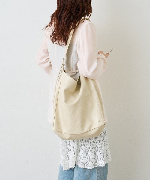 mystic(ミスティック)の「チャーム付きベルトショルダーBAG(トートバッグ・レディース・ブラック/オフホワイト/ブラウン・ONE SIZE)」の5枚目の写真