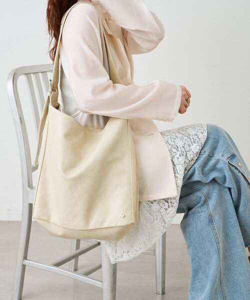 mystic(ミスティック)の「チャーム付きベルトショルダーBAG(トートバッグ・レディース・ブラック/オフホワイト/ブラウン・ONE SIZE)」の6枚目の写真