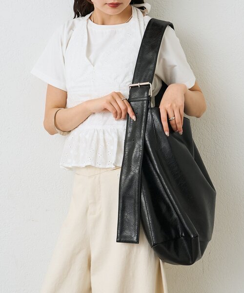 mystic(ミスティック)の「チャーム付きベルトショルダーBAG(トートバッグ・レディース・ブラック/オフホワイト/ブラウン・ONE SIZE)」の12枚目の写真