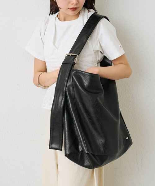 mystic(ミスティック)の「チャーム付きベルトショルダーBAG(トートバッグ・レディース・ブラック/オフホワイト/ブラウン・ONE SIZE)」の13枚目の写真