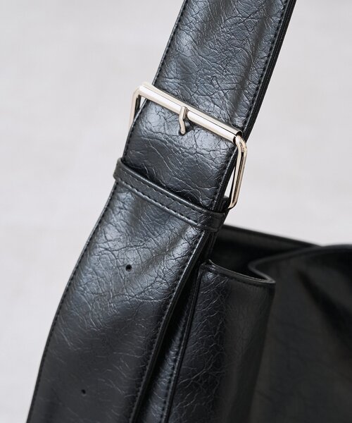 mystic(ミスティック)の「チャーム付きベルトショルダーBAG(トートバッグ・レディース・ブラック/オフホワイト/ブラウン・ONE SIZE)」の18枚目の写真
