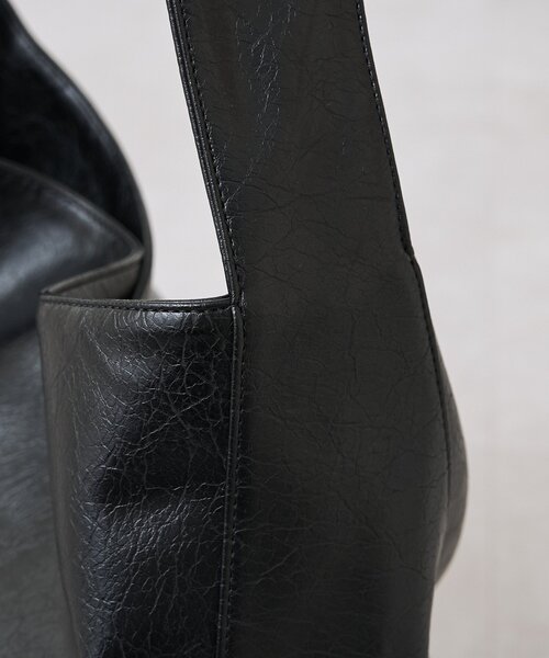 mystic(ミスティック)の「チャーム付きベルトショルダーBAG(トートバッグ・レディース・ブラック/オフホワイト/ブラウン・ONE SIZE)」の19枚目の写真