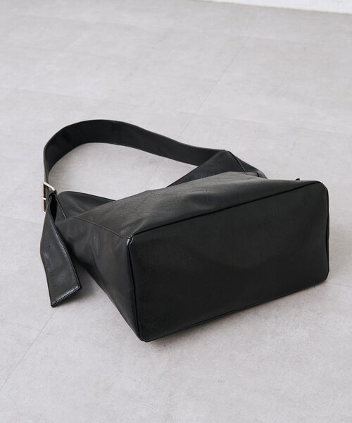 mystic(ミスティック)の「チャーム付きベルトショルダーBAG(トートバッグ・レディース・ブラック/オフホワイト/ブラウン・ONE SIZE)」の20枚目の写真