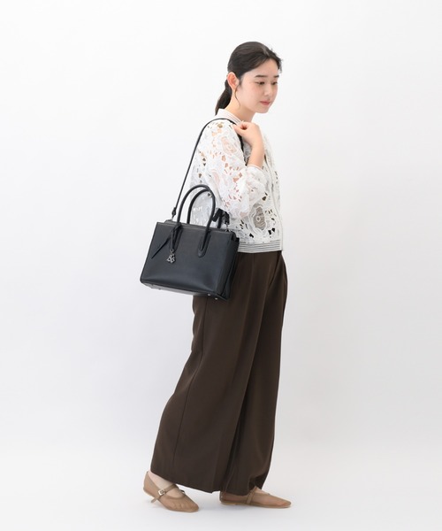 W&.Day/Night(ダブルアンド デイナイト)の「スムーク トートバッグ B5収納 6L 19191(トートバッグ・レディース・ブラック/ダークグレー/ベージュ・FREE)」の11枚目の写真