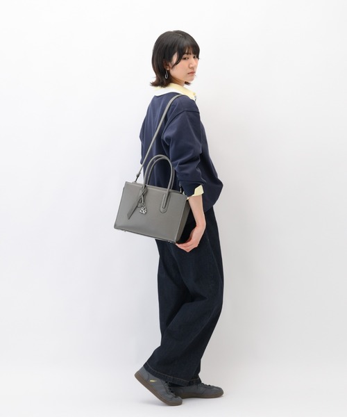 W&.Day/Night(ダブルアンド デイナイト)の「スムーク トートバッグ B5収納 6L 19191(トートバッグ・レディース・ブラック/ダークグレー/ベージュ・FREE)」の5枚目の写真
