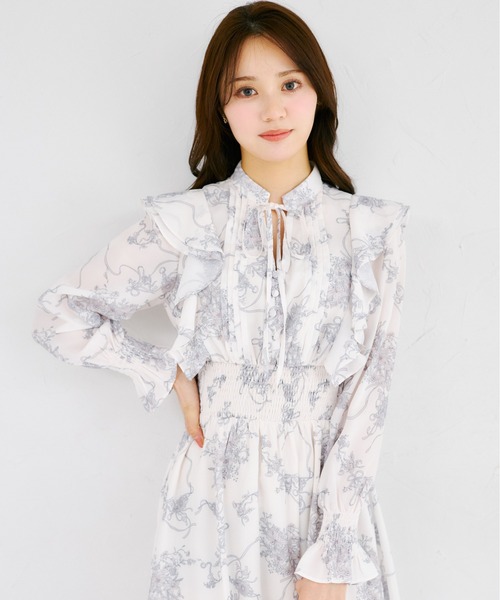 tocco closet(トッコ クローゼット)の「ラインフラワー×リボン柄ラッフルフリルウエストシャーリングワンピース(ワンピース・レディース・オフホワイト/アイボリー・M)」の2枚目の写真