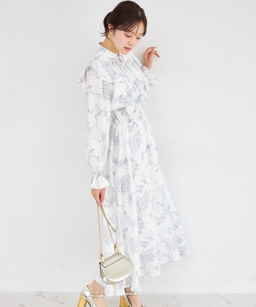 tocco closet(トッコ クローゼット)の「ラインフラワー×リボン柄ラッフルフリルウエストシャーリングワンピース(ワンピース・レディース・オフホワイト/アイボリー・M)」の14枚目の写真