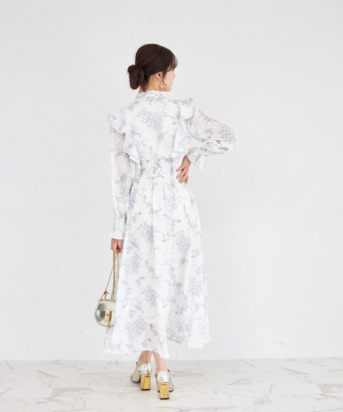 tocco closet(トッコ クローゼット)の「ラインフラワー×リボン柄ラッフルフリルウエストシャーリングワンピース(ワンピース・レディース・オフホワイト/アイボリー・M)」の11枚目の写真