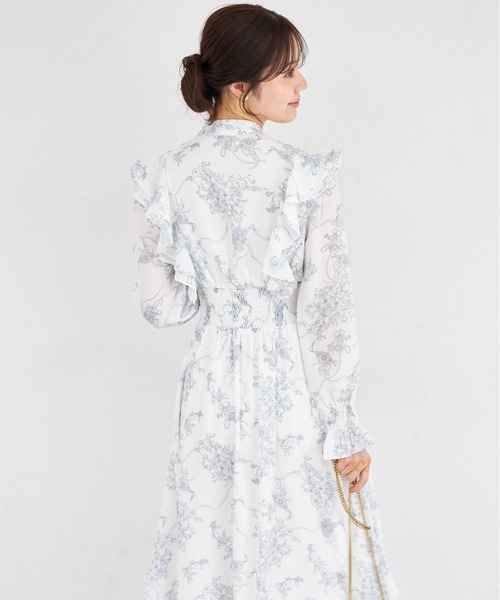 tocco closet(トッコ クローゼット)の「ラインフラワー×リボン柄ラッフルフリルウエストシャーリングワンピース(ワンピース・レディース・オフホワイト/アイボリー・M)」の15枚目の写真
