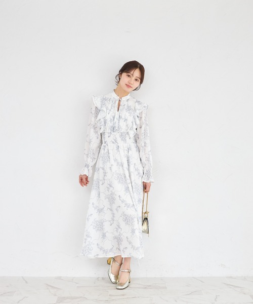 tocco closet(トッコ クローゼット)の「ラインフラワー×リボン柄ラッフルフリルウエストシャーリングワンピース(ワンピース・レディース・オフホワイト/アイボリー・M)」の8枚目の写真