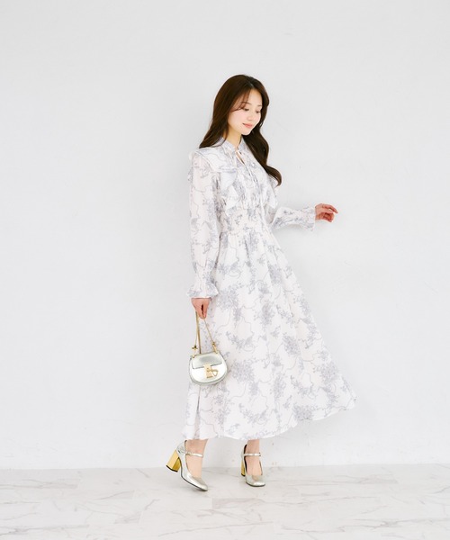 tocco closet(トッコ クローゼット)の「ラインフラワー×リボン柄ラッフルフリルウエストシャーリングワンピース(ワンピース・レディース・オフホワイト/アイボリー・M)」の18枚目の写真