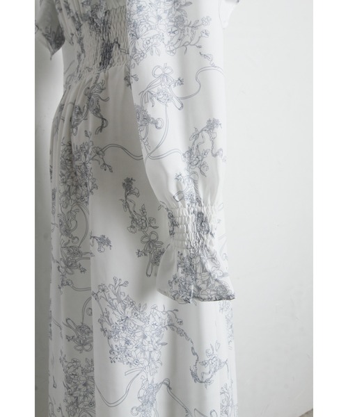 tocco closet(トッコ クローゼット)の「ラインフラワー×リボン柄ラッフルフリルウエストシャーリングワンピース(ワンピース・レディース・オフホワイト/アイボリー・M)」の7枚目の写真