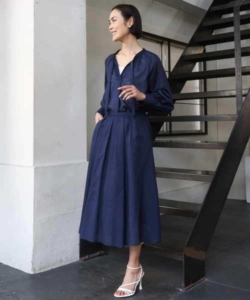 MICHEL KLEIN（ミッシェル・クラン）の「[セットアップ対応]ライトワッフル細めリボンスキッパーブラウス（シャツ/ブラウス・レディース・ネイビー・38）」の4枚目の写真