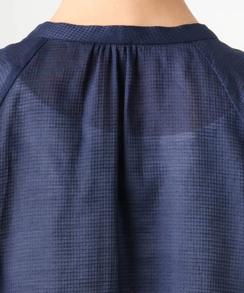 MICHEL KLEIN（ミッシェル・クラン）の「[セットアップ対応]ライトワッフル細めリボンスキッパーブラウス（シャツ/ブラウス・レディース・ネイビー・38）」の11枚目の写真