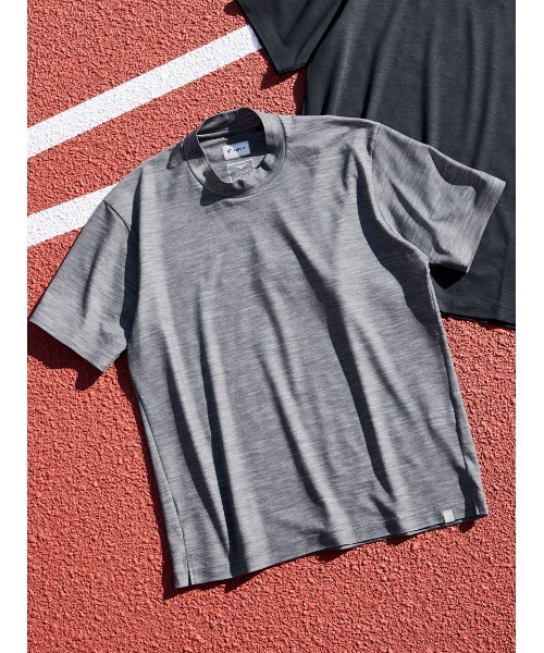 MIZUNO(ミズノ )の「【Mizuno | AOURE】DYNAMOTION FIT MOCK NECK TEE SS(Tシャツ/カットソー・メンズ・ブラック/グレー・SMALL/MEDIUM/LARGE/X-LARGE)」の2枚目の写真