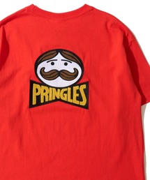 ADPOSION（アドポーション）の「【PRINGLES   プリングルズ】1994年ロゴ レトロ サガラ刺繍クルーネックTシャツ（Tシャツ/カットソー）」