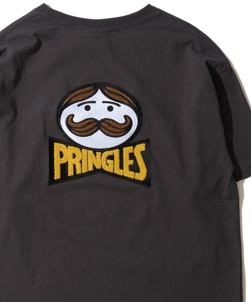 ADPOSION(アドポーション)の「【PRINGLES / プリングルズ】1994年ロゴ レトロ サガラ刺繍クルーネックTシャツ(Tシャツ/カットソー・レディース・チャコールグレー/レッド/ホワイト・X-LARGE/LARGE/MEDIUM)」の1枚目の写真