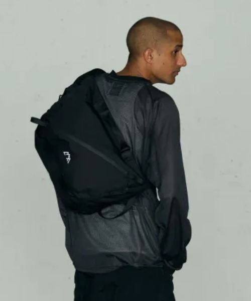 【美品】CMFアウトドアガーメント　メッセンジャーバッグ CMF OUTDOOR GARMENT/シーエムエフ アウトドアガーメント MESSENGER