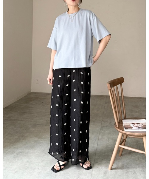 She's Closet(シーズクローゼット)の「半袖 バイカラー配色 袖ロールアップ Tシャツ(Tシャツ/カットソー・レディース・ブラック/グレー/ブルー/オフホワイト・FREE)」の6枚目の写真