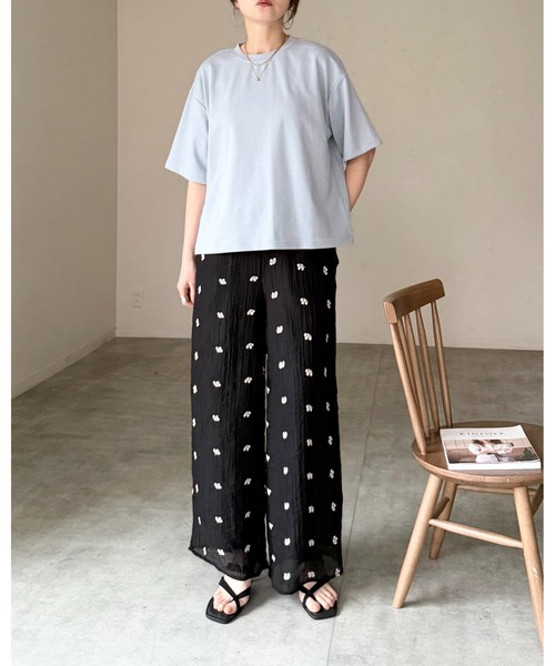 She's Closet(シーズクローゼット)の「半袖 バイカラー配色 袖ロールアップ Tシャツ(Tシャツ/カットソー・レディース・ブラック/グレー/ブルー/オフホワイト・FREE)」の7枚目の写真
