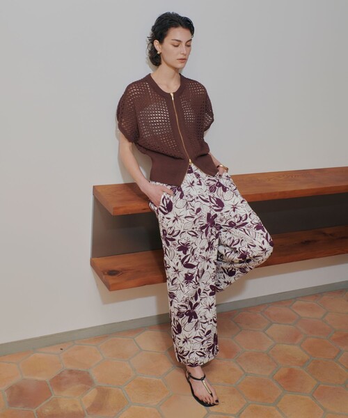 qualite(カリテ)の「ZIP UP 透かしニット 春服 夏服 羽織り シアー(ニット/セーター・レディース・ブラウン/チャコールグレー/オフホワイト・フリー)」の4枚目の写真