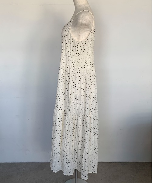 Maison Calme(メゾンカルム)の「【26年春夏新作】【シュシュ付き】ドット柄ティアードキャミロングワンピース 裏地付き 肩紐調節可能(ワンピース・レディース・ホワイト/ブラック・F)」の11枚目の写真