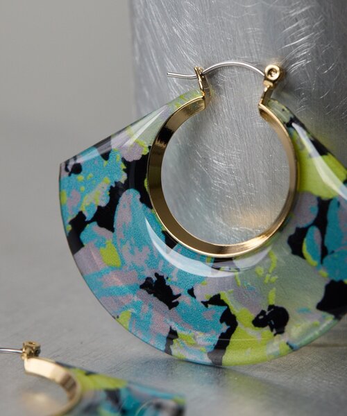 ear PAPILLONNER(イアパピヨネ)の「《WEB限定》フローラルパターンピアス(ピアス(両耳用)・レディース・ブルー系その他/ピンク・FREE)」の4枚目の写真