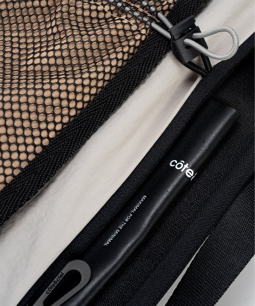 Cote&Ciel(コートエシエル)の「【cote&ciel/コートエシエル】 Orne Smooth Light Grey & Sand(ショルダーバッグ・メンズ・ライトグレー・FREE)」の12枚目の写真