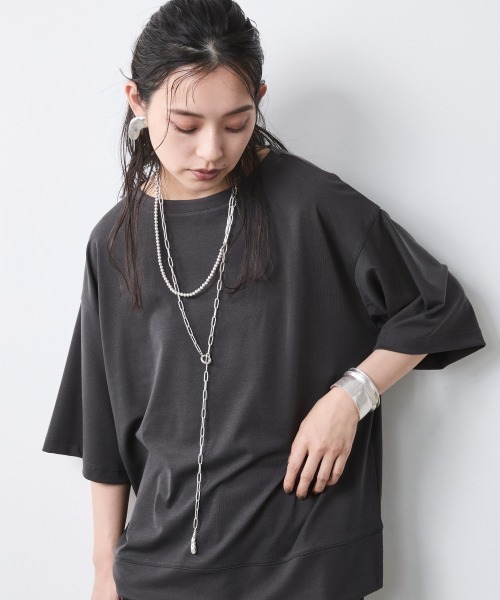 CHIC STYLE(シックスタイル)の「リュックスコンフォートTシャツ<大きいサイズ有>シックスタイル(Tシャツ/カットソー・レディース・チャコール/ダークブラウン・M/5L/4L/3L/LL/L)」の1枚目の写真