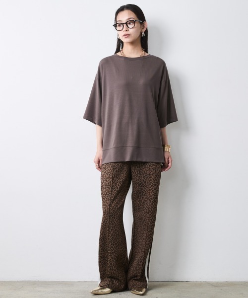 CHIC STYLE(シックスタイル)の「リュックスコンフォートTシャツ<大きいサイズ有>シックスタイル(Tシャツ/カットソー・レディース・チャコール/ダークブラウン・M/5L/4L/3L/LL/L)」の7枚目の写真