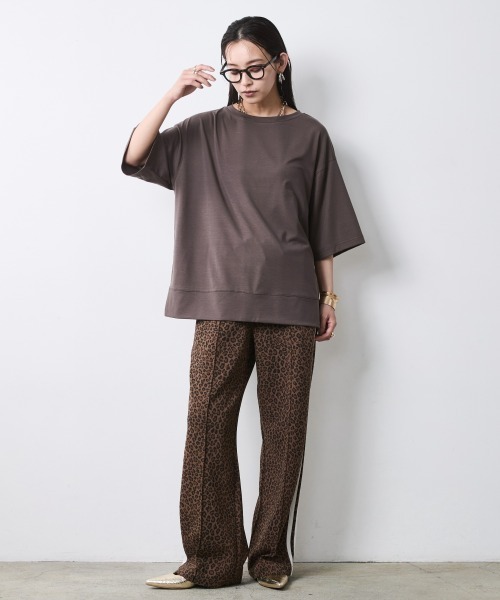 CHIC STYLE(シックスタイル)の「リュックスコンフォートTシャツ<大きいサイズ有>シックスタイル(Tシャツ/カットソー・レディース・チャコール/ダークブラウン・M/5L/4L/3L/LL/L)」の8枚目の写真
