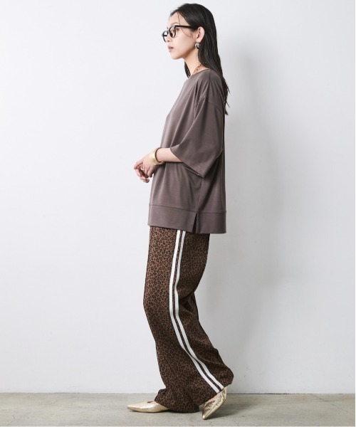 CHIC STYLE(シックスタイル)の「リュックスコンフォートTシャツ<大きいサイズ有>シックスタイル(Tシャツ/カットソー・レディース・チャコール/ダークブラウン・M/5L/4L/3L/LL/L)」の9枚目の写真