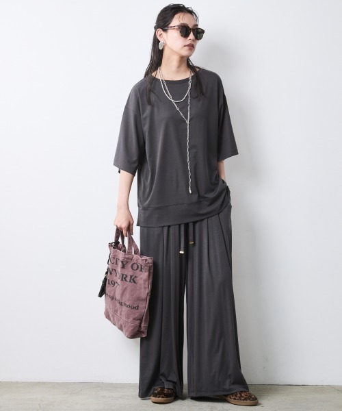 CHIC STYLE(シックスタイル)の「リュックスコンフォートTシャツ<大きいサイズ有>シックスタイル(Tシャツ/カットソー・レディース・チャコール/ダークブラウン・M/5L/4L/3L/LL/L)」の11枚目の写真